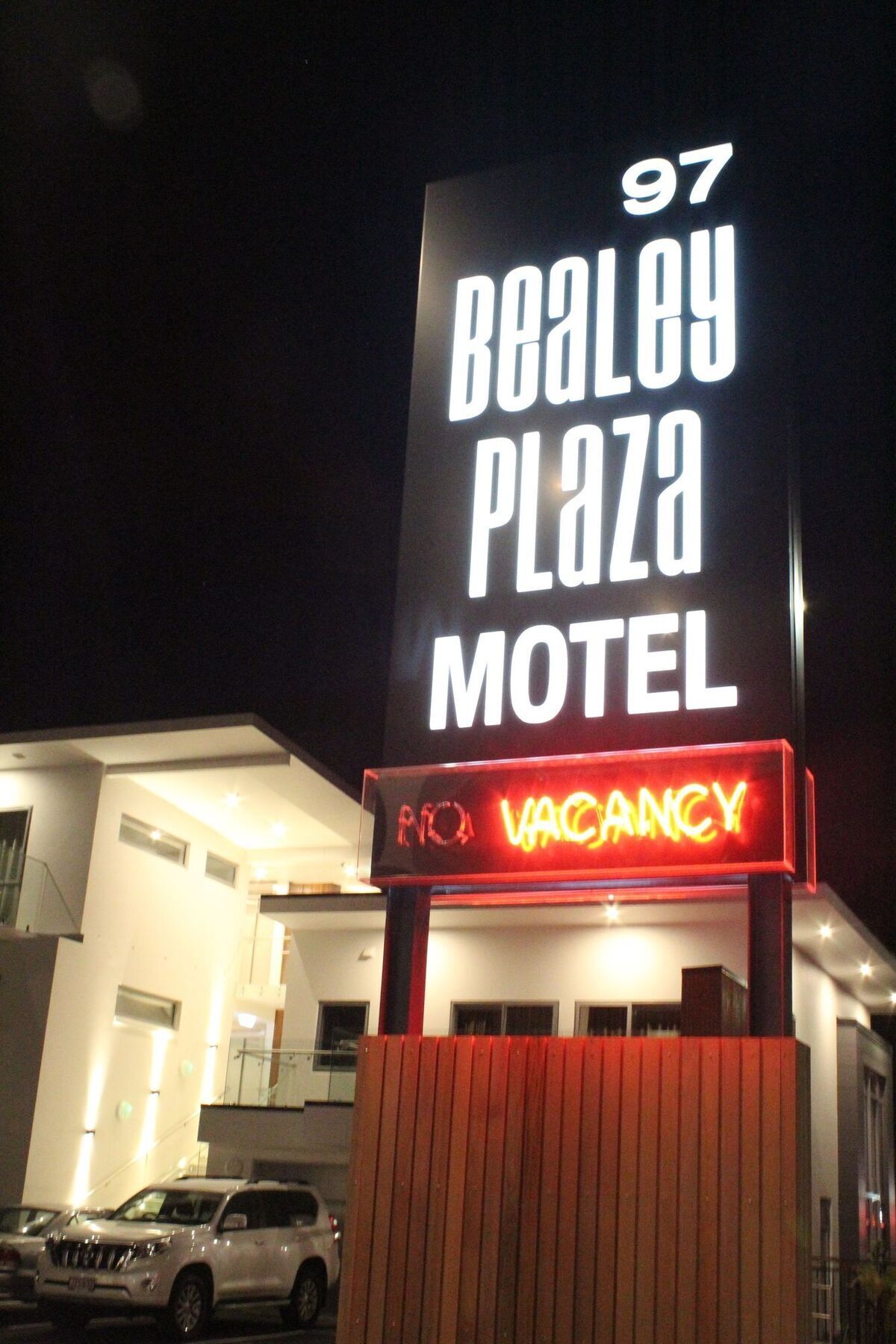 Bealey Plaza Motel Christchurch Bagian luar foto The sign at the front of the motel