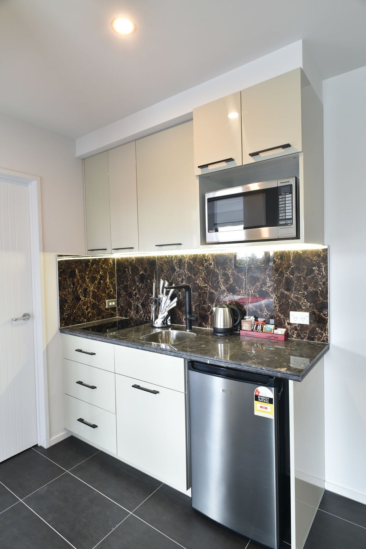 Bealey Plaza Motel Christchurch Bagian luar foto A modern kitchen