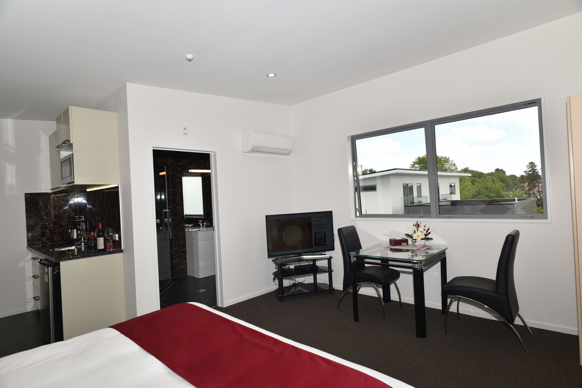 Bealey Plaza Motel Christchurch Bagian luar foto A typical studio apartment