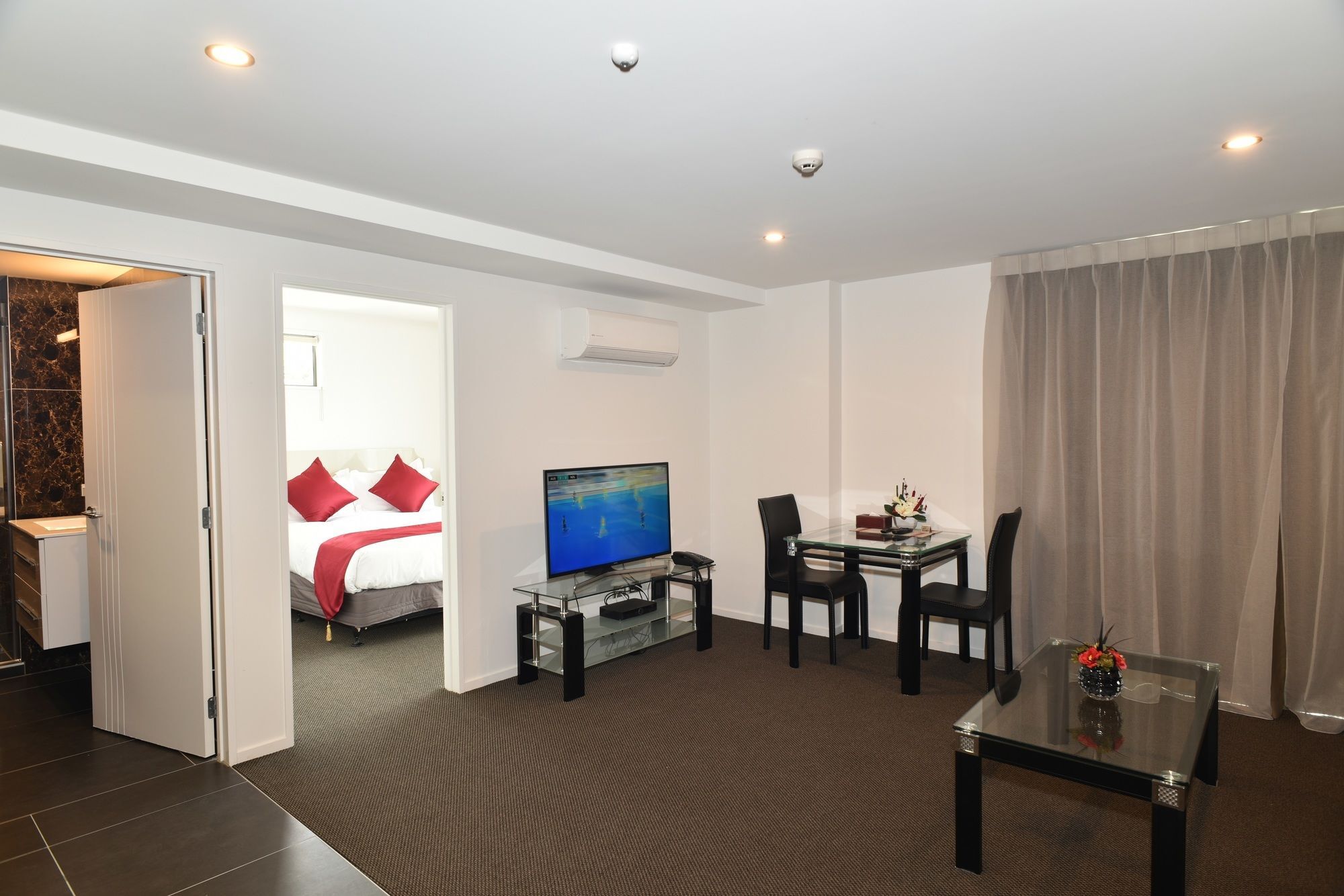 Bealey Plaza Motel Christchurch Bagian luar foto A two-bedroom apartment at the hotel